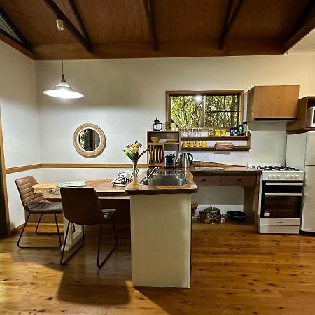 Crater Lakes Rainforest Cottages Yungaburra Bagian luar foto