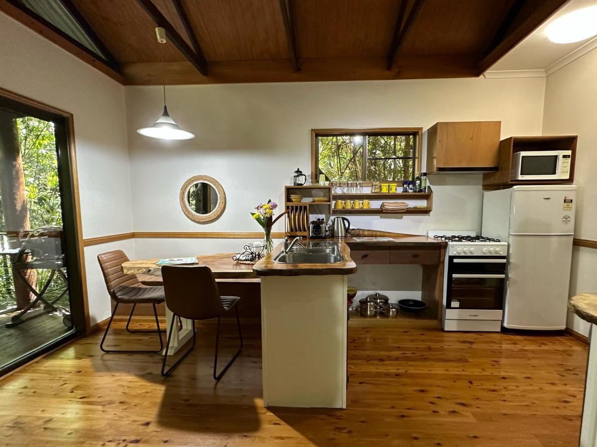 Crater Lakes Rainforest Cottages Yungaburra Bagian luar foto