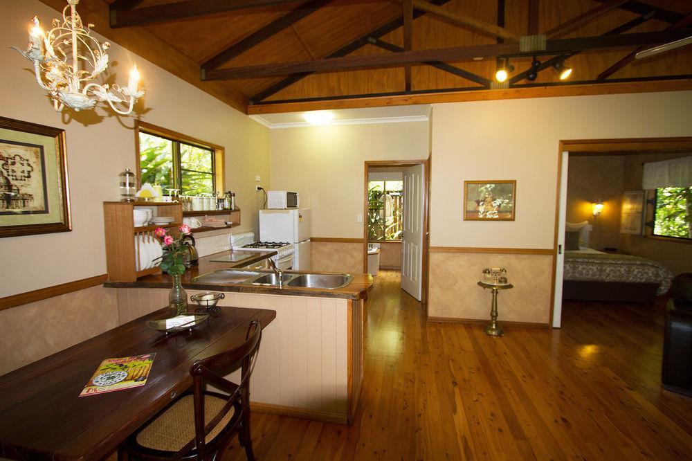 Crater Lakes Rainforest Cottages Yungaburra Bagian luar foto