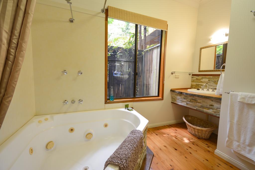 Crater Lakes Rainforest Cottages Yungaburra Bagian luar foto