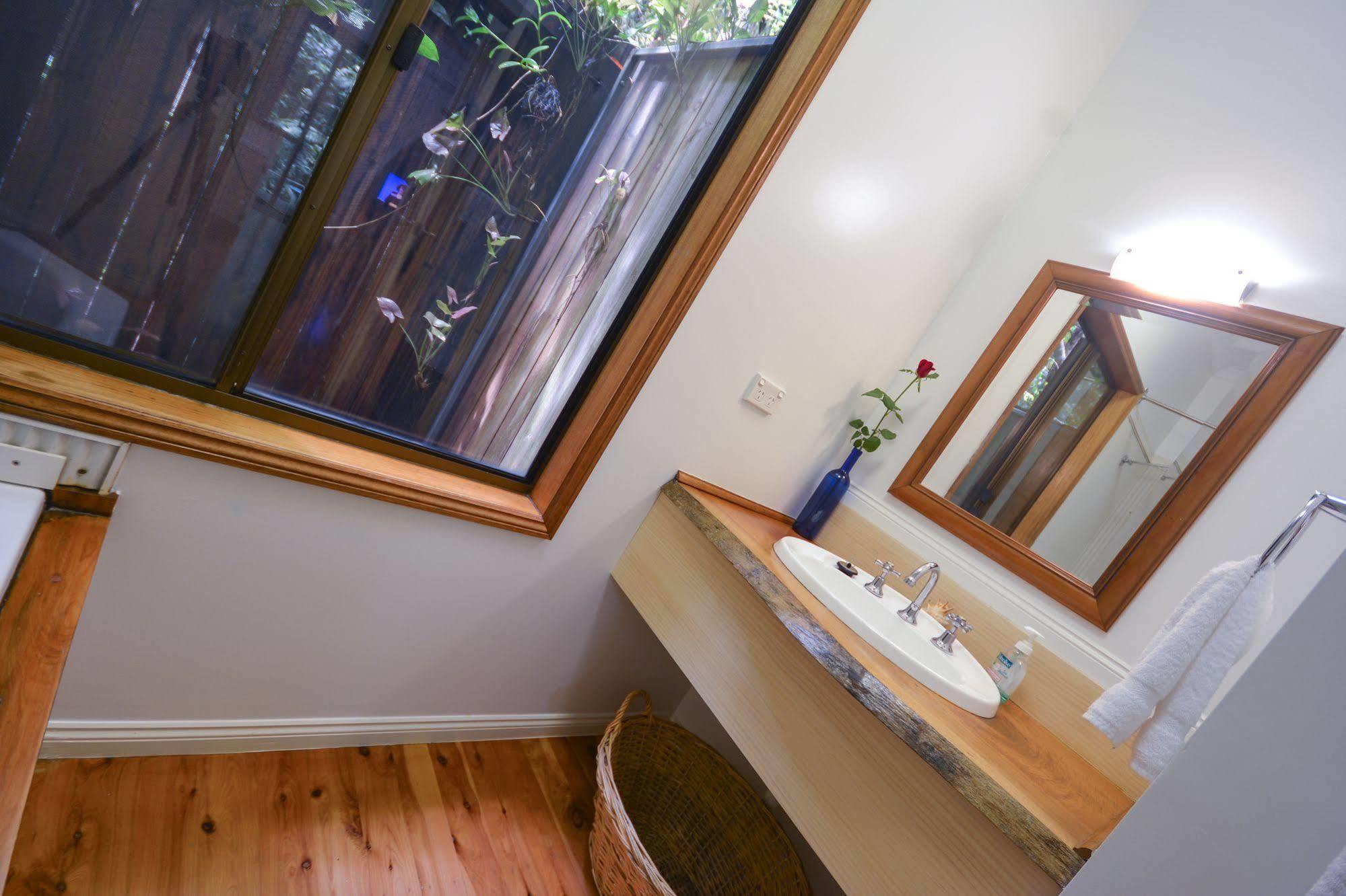 Crater Lakes Rainforest Cottages Yungaburra Bagian luar foto