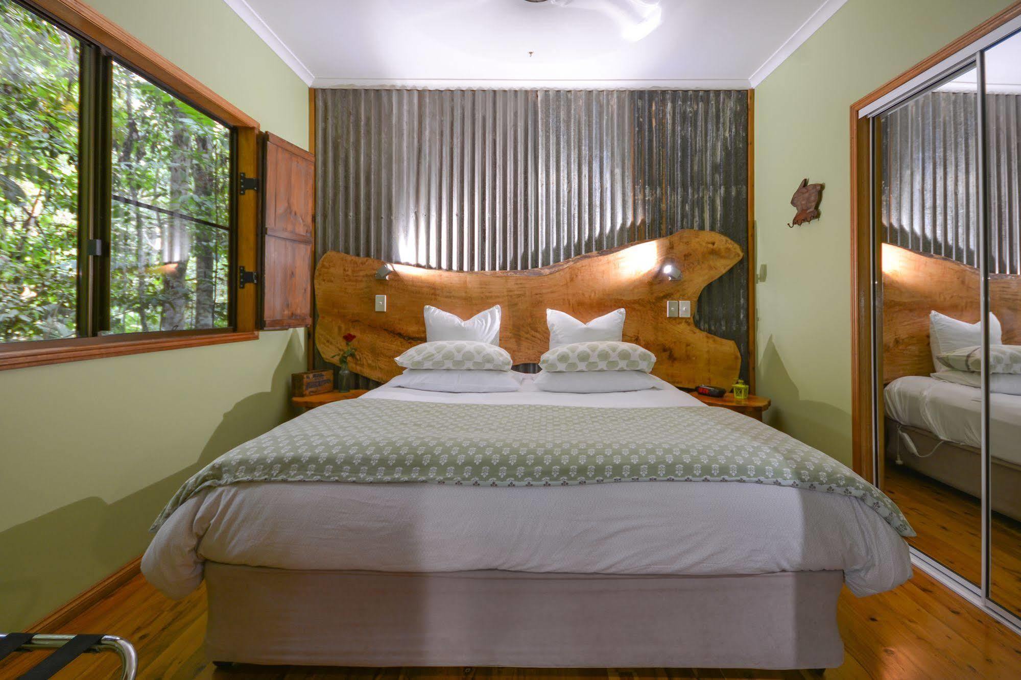 Crater Lakes Rainforest Cottages Yungaburra Bagian luar foto
