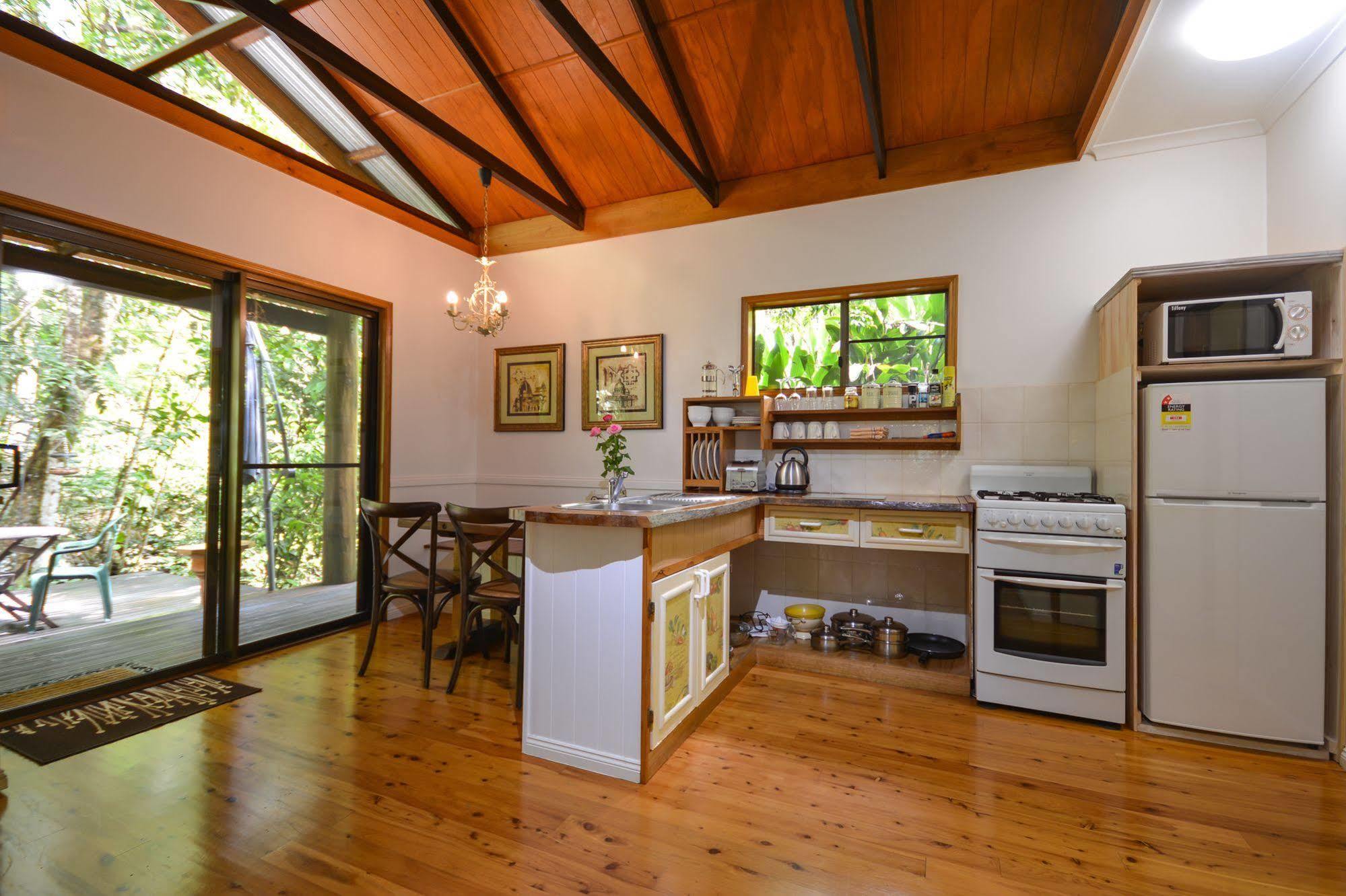 Crater Lakes Rainforest Cottages Yungaburra Bagian luar foto