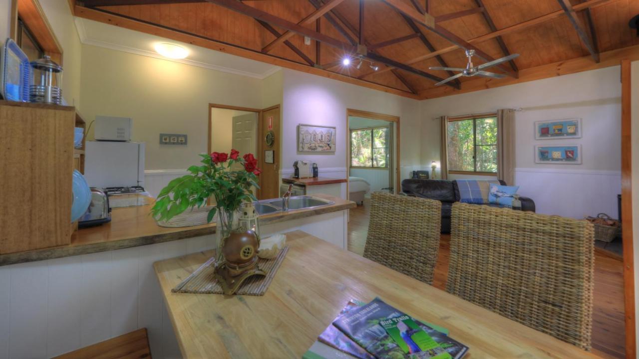 Crater Lakes Rainforest Cottages Yungaburra Bagian luar foto